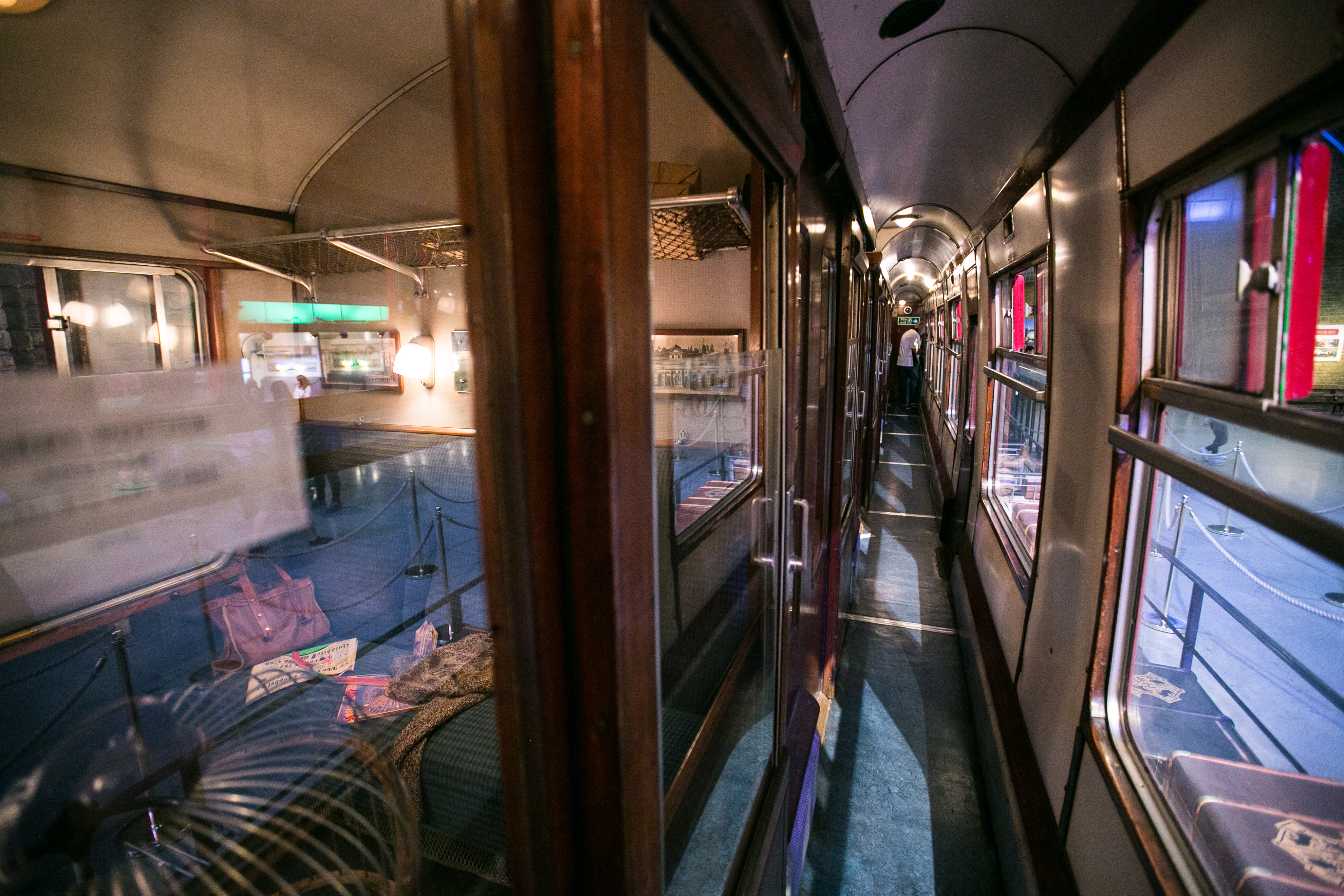 harry-potter-studio-tour-train-interior-1