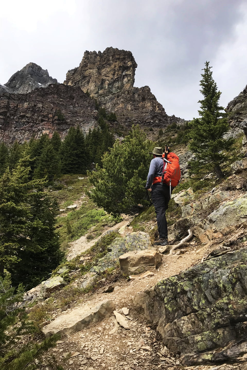 Hiking Lake Agnes to the Big Beehive