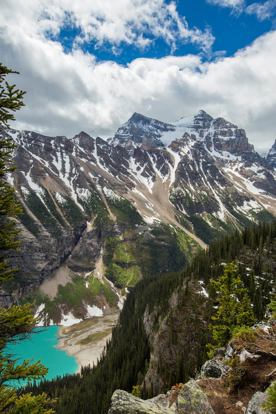 Hiking Lake Agnes to the Big Beehive