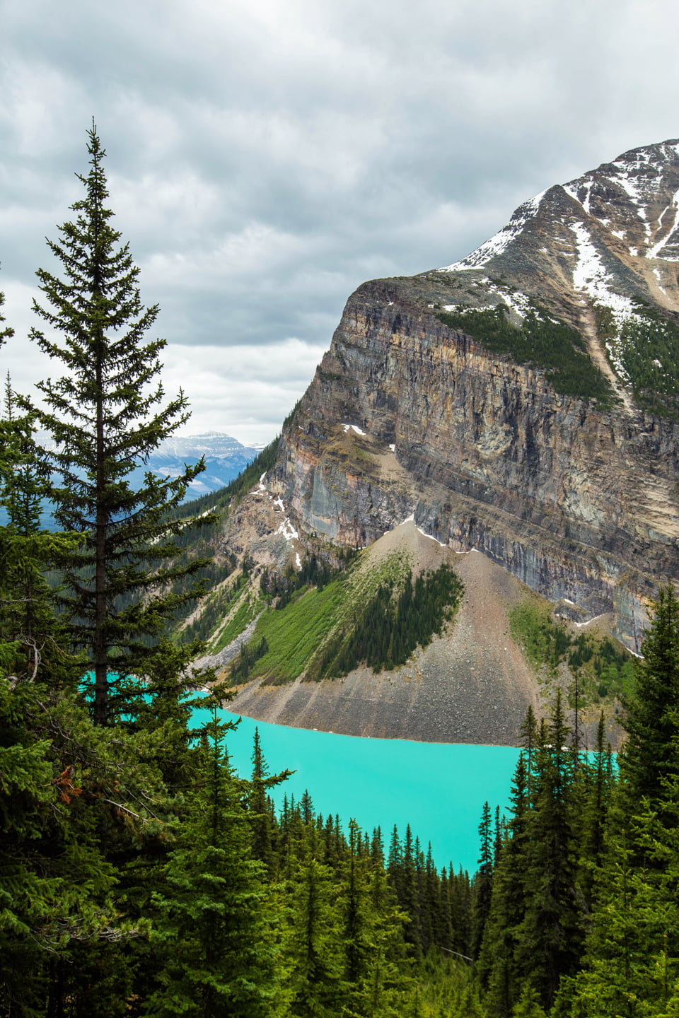 Hiking Lake Agnes to the Big Beehive